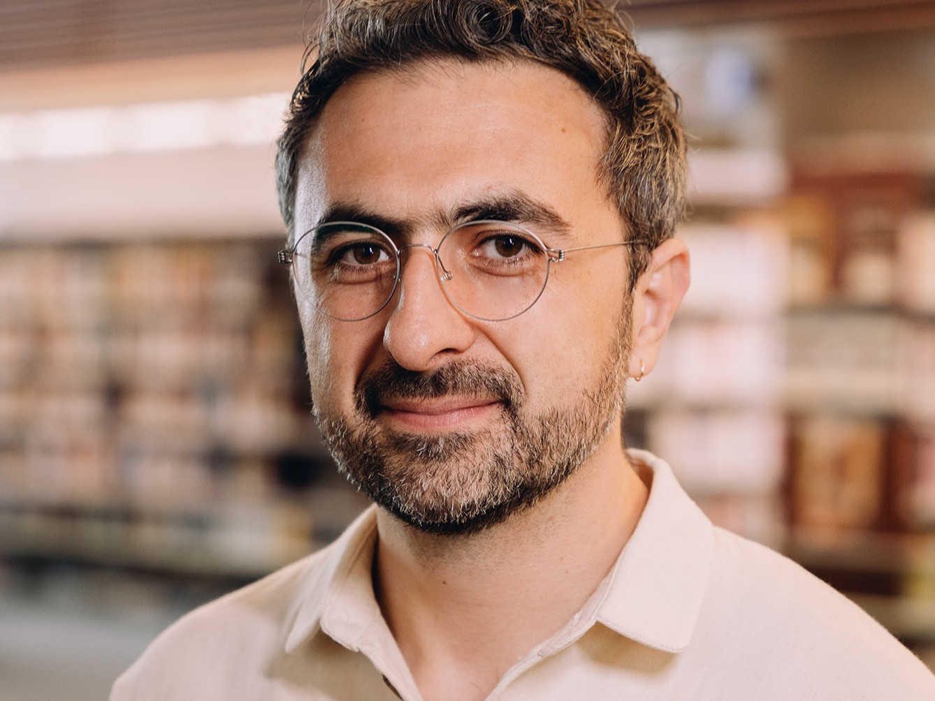 ceo de ia de microsoft advierte a anthropic sobre riesgos en la alineacion de modelos al otorgar derechos a claude