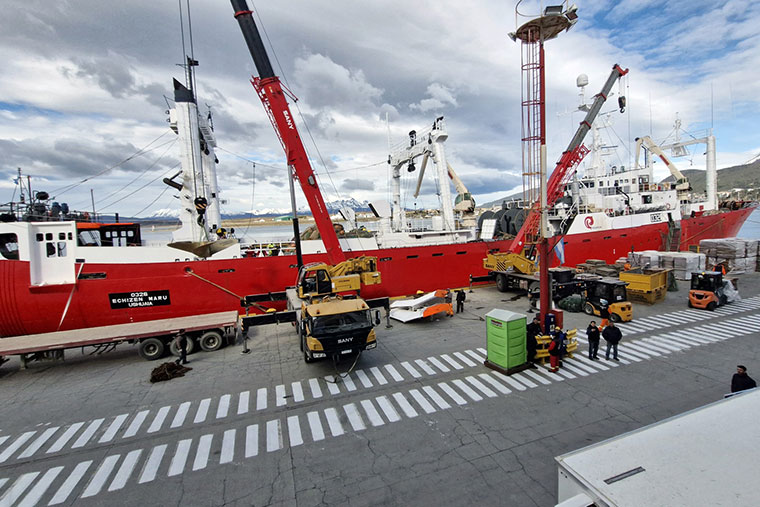 Ushuaia registra más de 17 mil toneladas en desembarques pesqueros, destacando la modalidad de descarga congelada a bordo